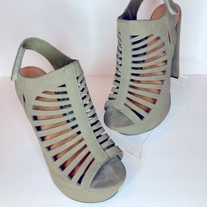 SPEED LIMIT 98 Olive Green Platform Women’s Sandals | Size: 8.5 women’s